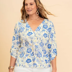 Blusa manga 3/4 con recogido con botón no funcional