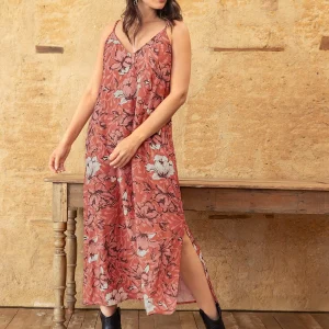 Vestido largo de tiritas con abertura lateral