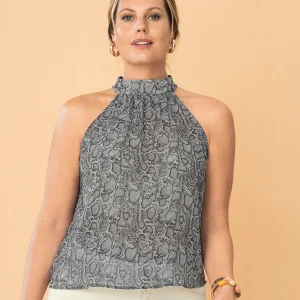 Camiseta estampada cuello alto con un toque de transparencia