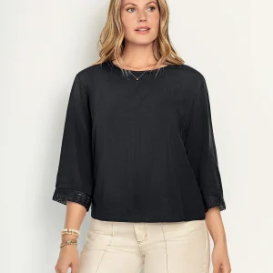 Blusa con detalle en mangas 3/4