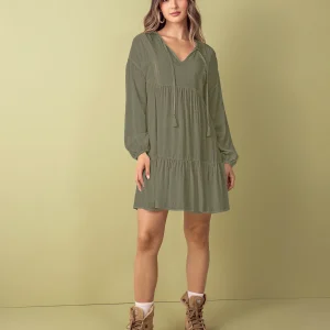 Vestido corto con volumen en mangas